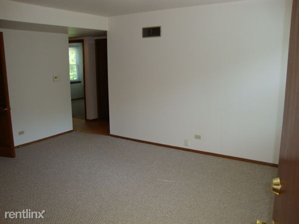Building Photo - 605 N Blanchard St