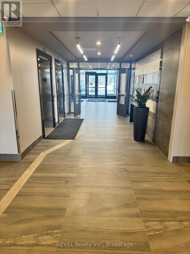 Photo du bâtiment - 210 - 300B FOURTH AVENUE