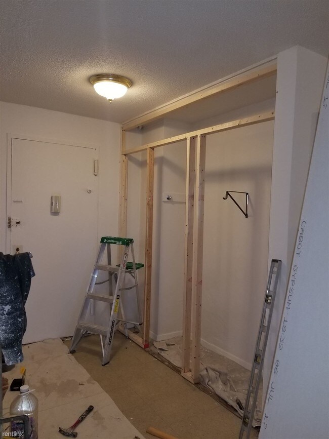 Building Photo - 2 br, 1 bath  - 2015 Bruckner Blvd