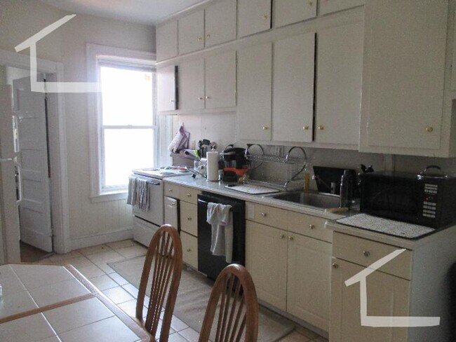 Building Photo - Coolidge Corner Area, Heat, Hot Water Incl...