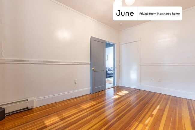 Foto del edificio - Room in Shared 3 bed/1 bath home