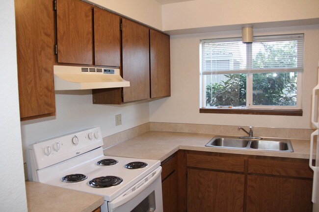 Building Photo - 444 NE Quimby Ave