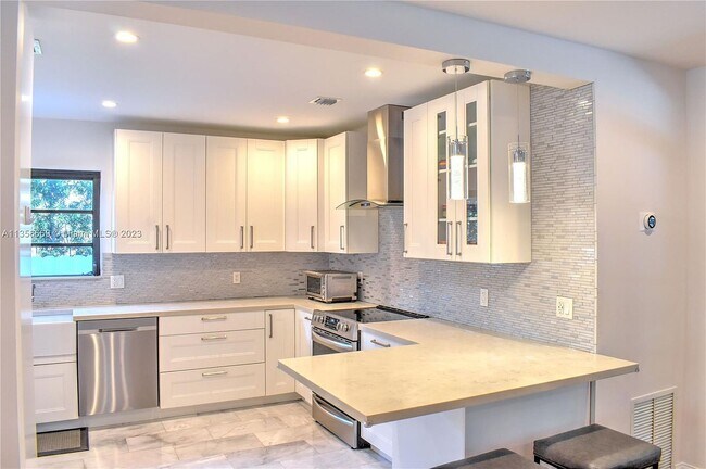 Building Photo - 1720 Lenox Ave.