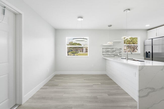Building Photo - 385 Flanders I