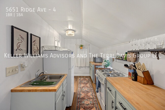 Foto del edificio - 5651 Ridge Ave