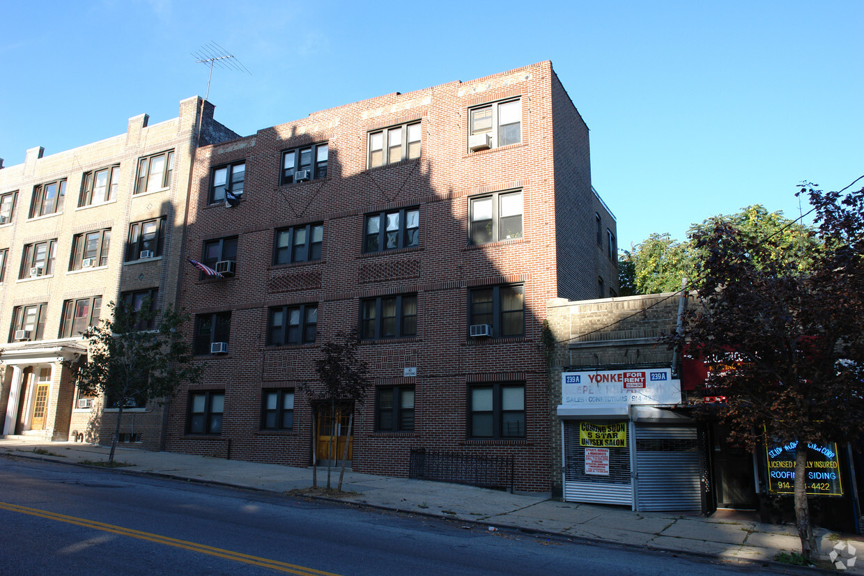 Building Photo - 241 Mclean Ave