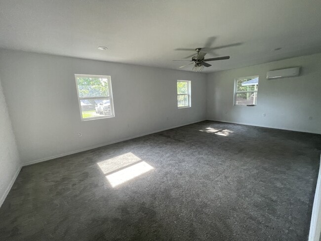 Building Photo - 202 Briarwood