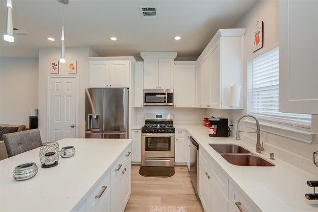 Foto del edificio - 8402 James Franklin St
