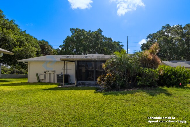 Building Photo - 3122 37th Ln S