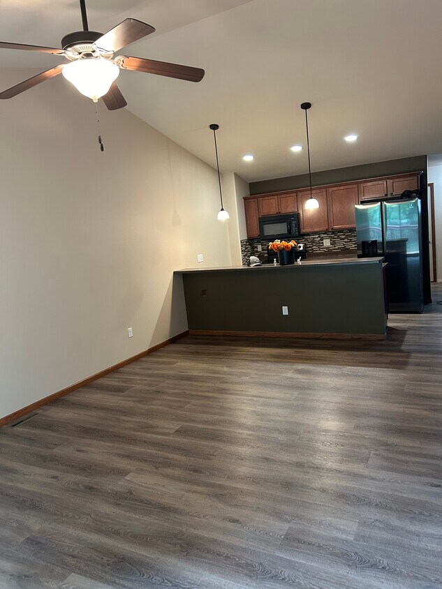 Primary Photo - 404 Duchess Dr