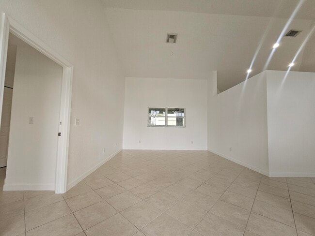 Building Photo - 3215 SE Pinto St