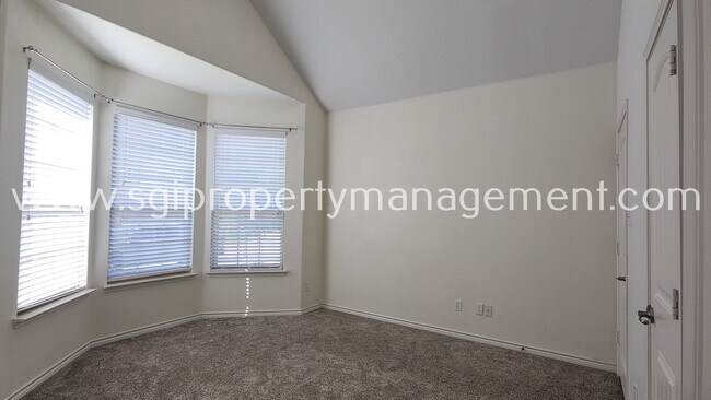 Foto del edificio - 1369 Crescent Cove Dr