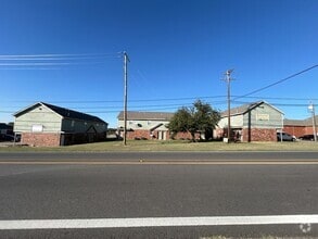 Building Photo - 809 W Walnut St