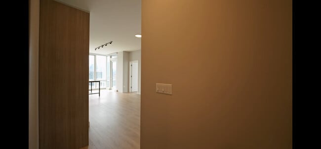 Building Photo - 207 W Chestnut St