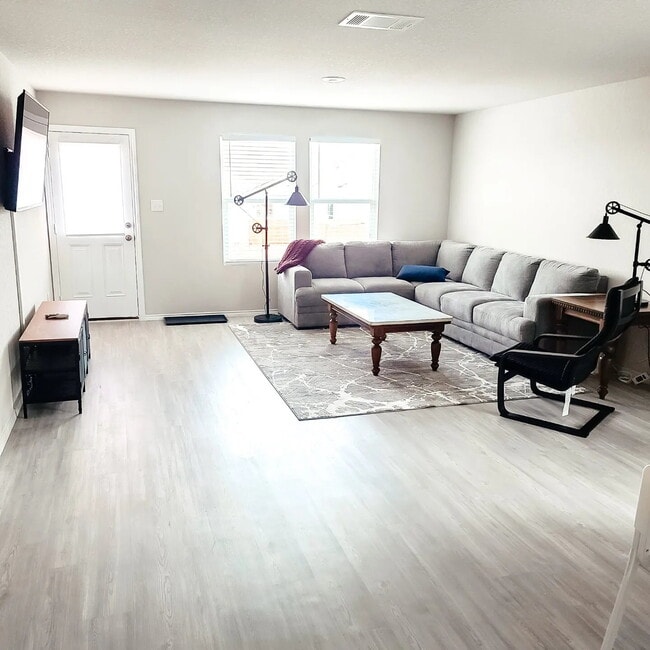 Building Photo - Spacious Schertz Home Near Randolph AFB