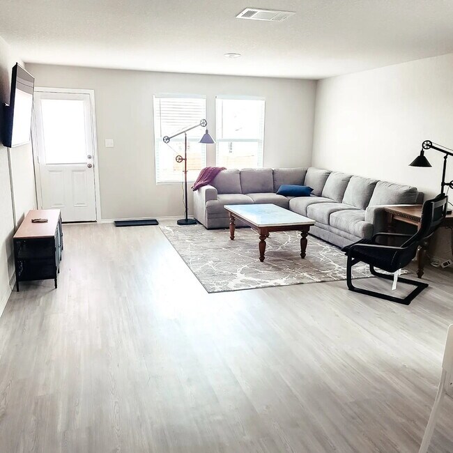Foto del edificio - Spacious Schertz Home Near Randolph AFB