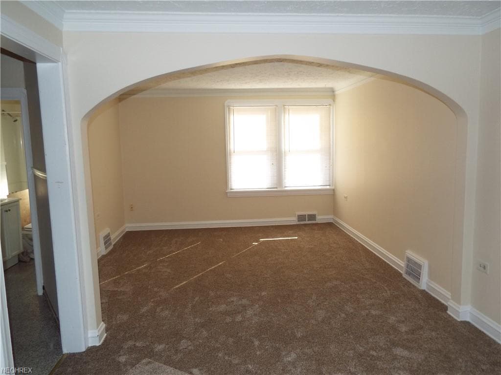 11 Oakwood Ave, Bedford, OH 44146 Townhome Rentals in Bedford OH