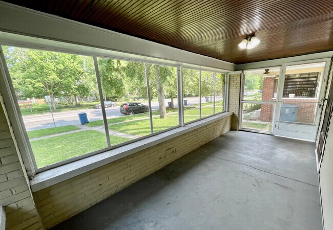 Building Photo - 5550 N College Ave