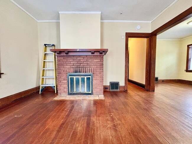 Building Photo - 1212 E Donald St