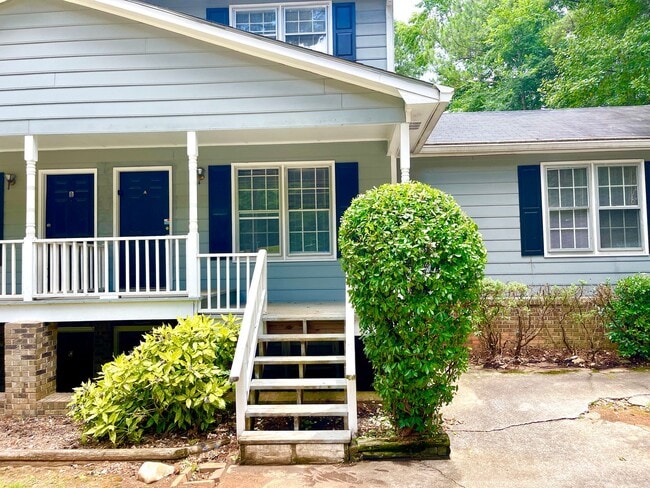 Building Photo - Delightful Upstairs 3 Bedroom / 2 Bathroom Quad-Unit in Fayettevile!