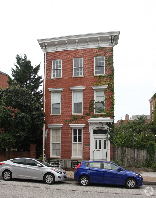 Building Photo - 828 Park Ave