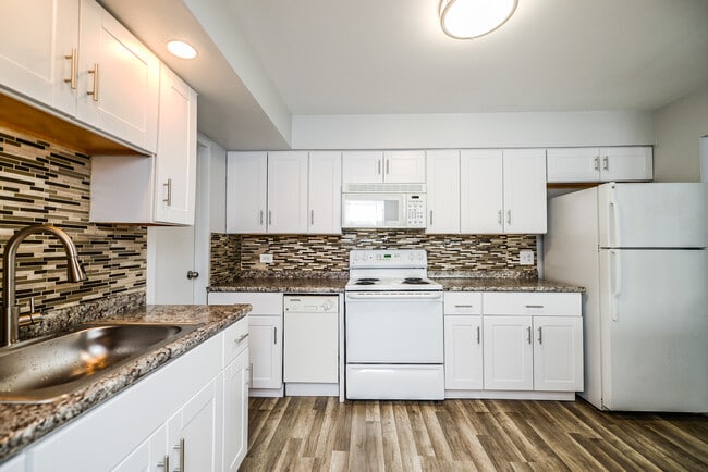 Building Photo - 2234 S Goebbert Rd