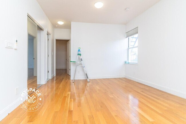 Foto del edificio - 2171 Clarendon Rd