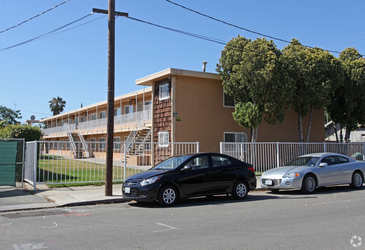 Primary Photo - 250 K St