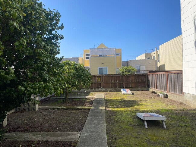 Foto del edificio - 551 Arguello Blvd