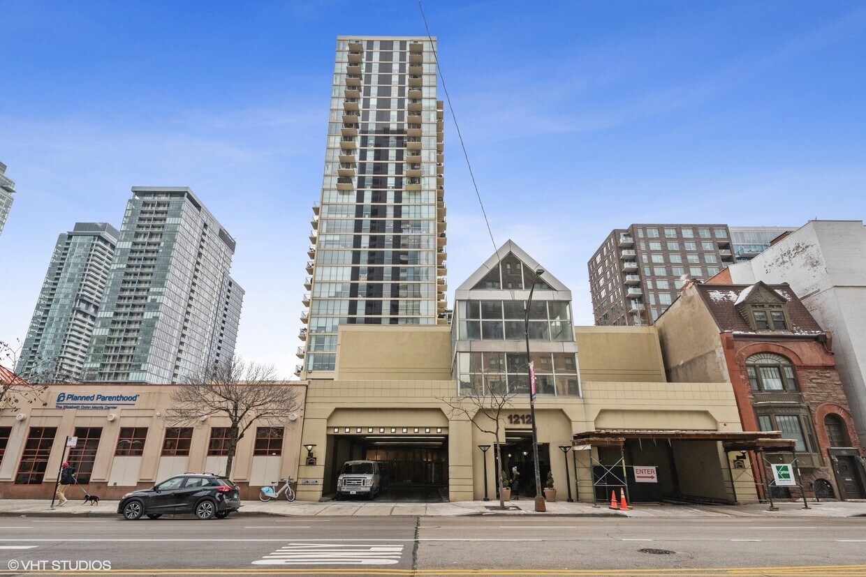 Primary Photo - 1212 N La Salle Dr