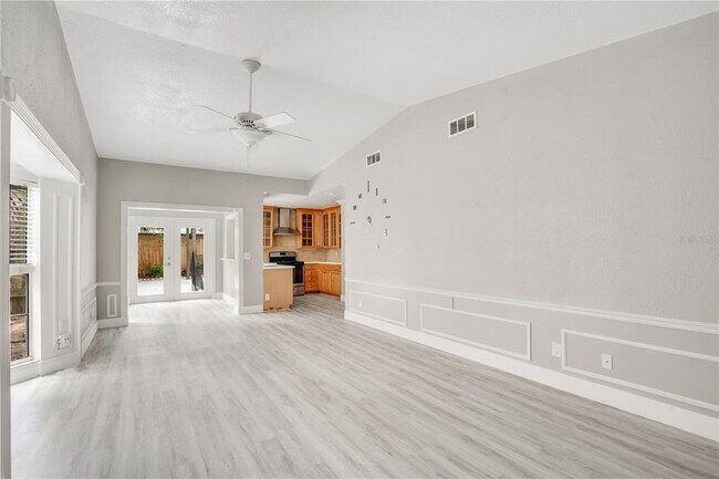 Foto del edificio - 6151 Sandcrest Cir