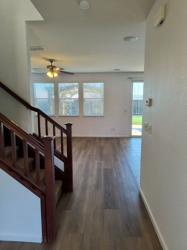 Foto del edificio - Beautiful 2 Story Home available now in Ro...