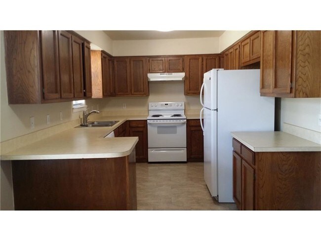 Building Photo - 3825 Camelot St