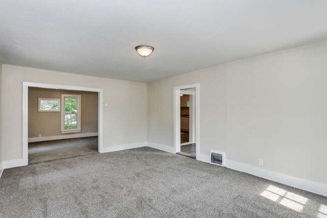 Foto del edificio - Spacious 3 Bed/2 Bath Home for Rent in Newton! Coming Available in mid-July!