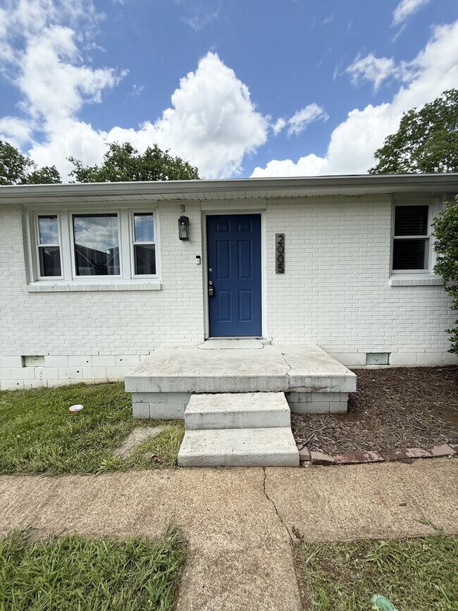 Building Photo - Charming 2 Bedroom, 1 Bath house in the heart of Nashville, TN