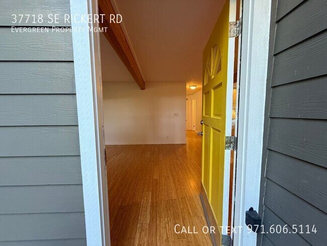 Foto del edificio - 37718 SE Rickert Rd