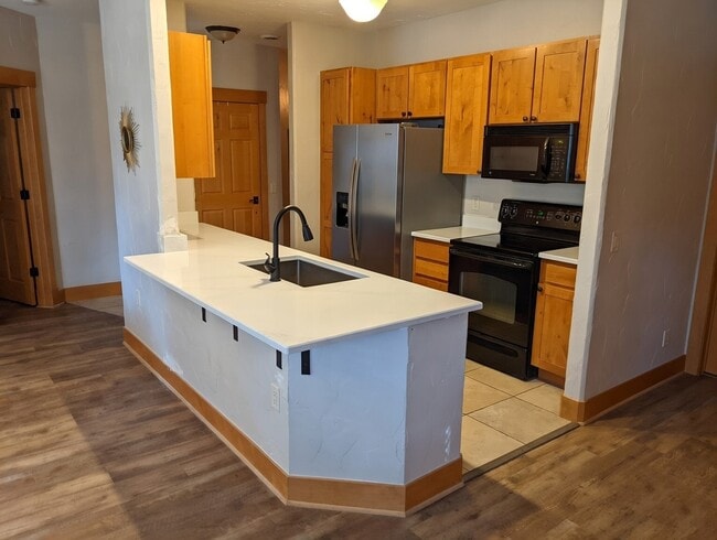 Building Photo - 441 Clara Ave