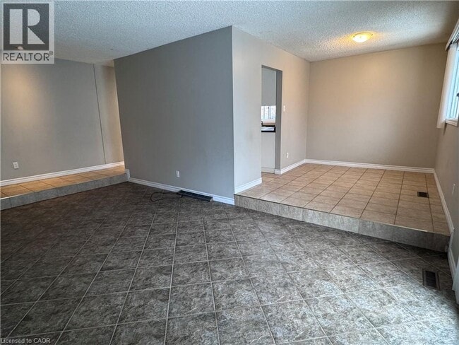 Photo du bâtiment - 168 Millwood Crescent