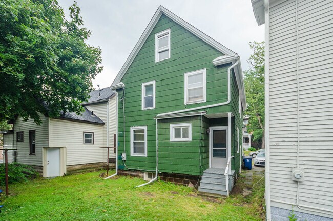 Building Photo - 1356 Wilmot Ct