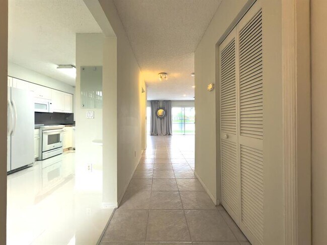 Foto del edificio - 1705 SW 110th Terrace