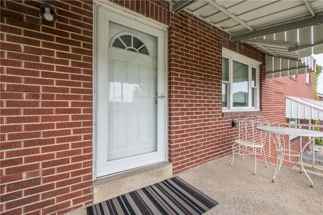 Building Photo - 925 Ulrich St