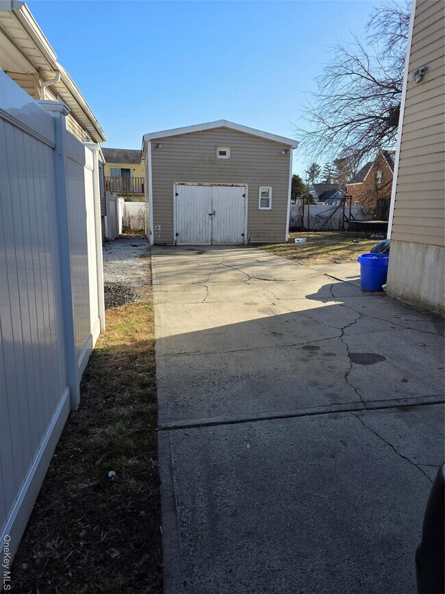 Building Photo - 1075 Harrison St