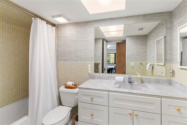 Building Photo - 804 Pennsylvania Way