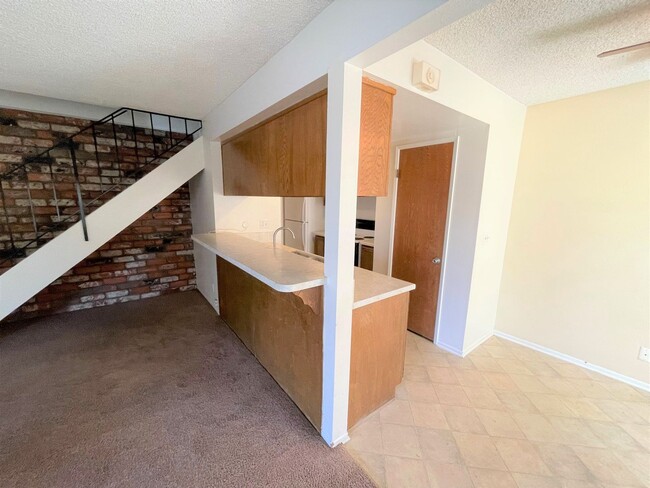 Foto del edificio - Centrally Located McKeon Condo
