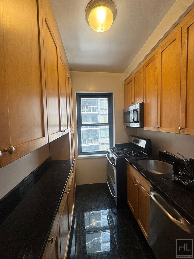 Building Photo - EAST 56 STREET