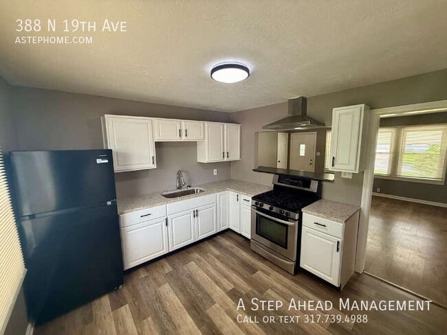 Building Photo - 388 N 19th Ave