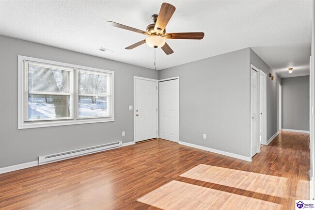 Foto del edificio - 1045 Greenway Dr