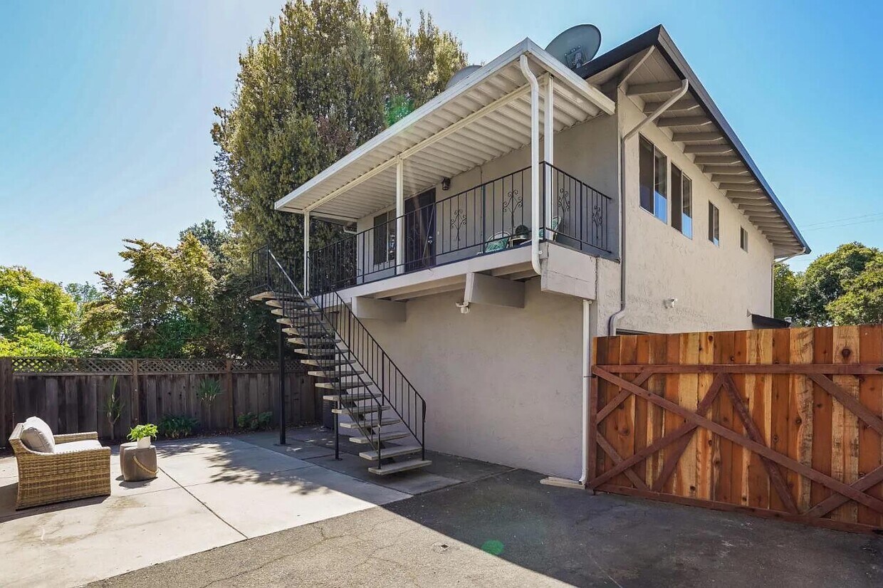 Primary Photo - 355 E McKinley Ave