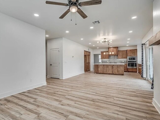Foto del edificio - 1413 Zachary Ln