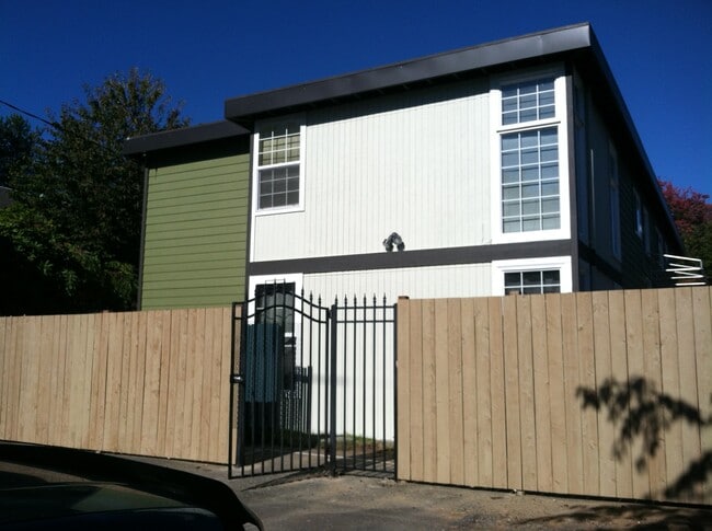 front - 3046 NE 143rd St